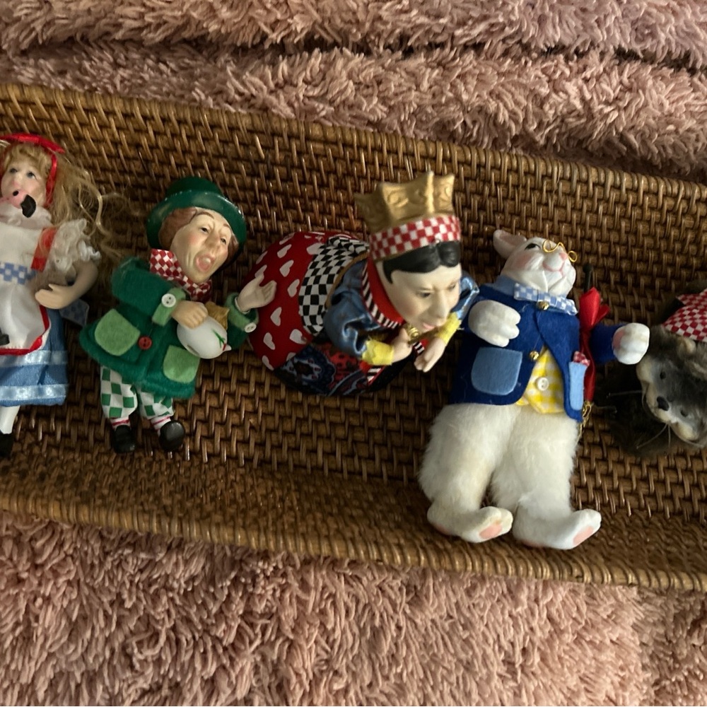 SMITHSONIAN Alice in Wonderland 5 Piece Ornament Set